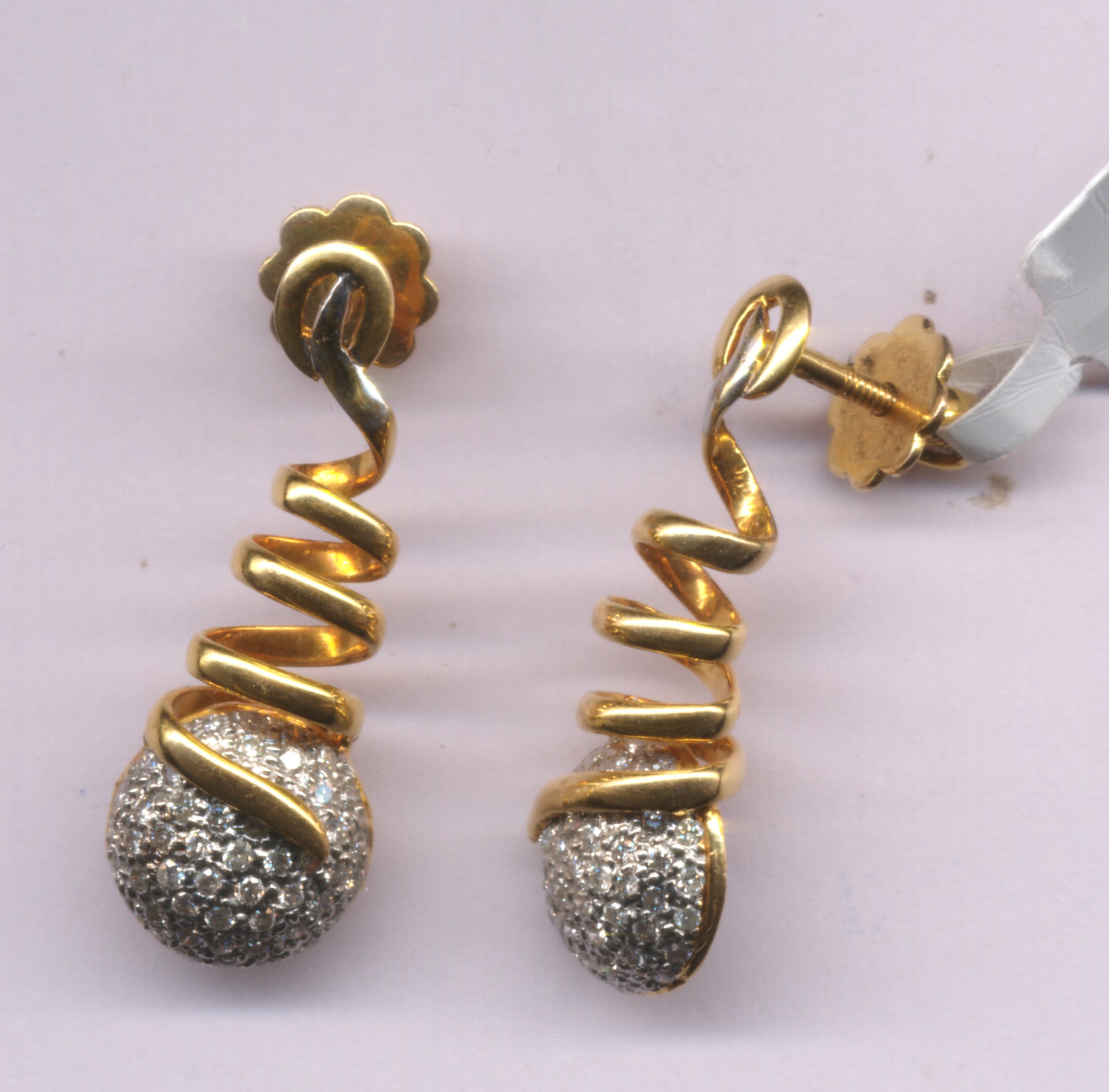 Beautiful 18 Kt Gold  Natural Diamond Earing